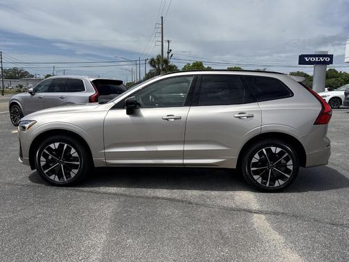 Bright 2026 Volvo XC60 B5 Plus