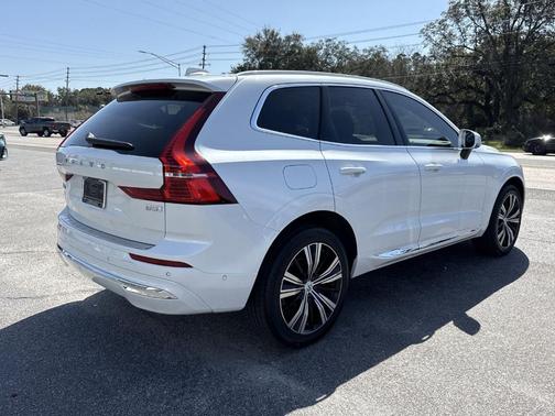 2023 Volvo XC60 B5 Plus Bright Theme