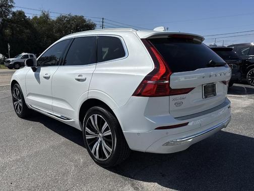 2023 Volvo XC60 B5 Plus Bright Theme