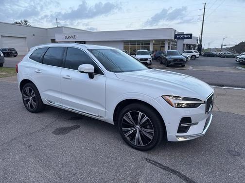 2023 Volvo XC60 B5 Plus Bright Theme