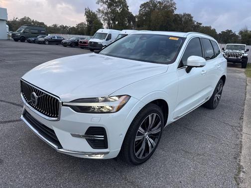 2023 Volvo XC60 B5 Plus Bright Theme