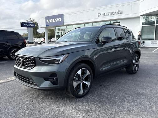 2026 Volvo XC40 B5 Plus