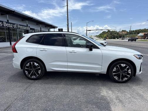 Crystal White 2026 Volvo XC60 B5 Plus