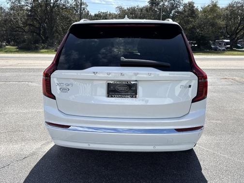 Crystal White Pearl 2026 Volvo XC90 B6 Ultra 7-Seater