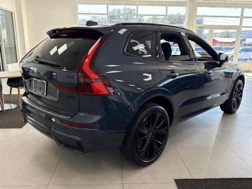 2026 Volvo XC60 B5 Ultra Black Edition