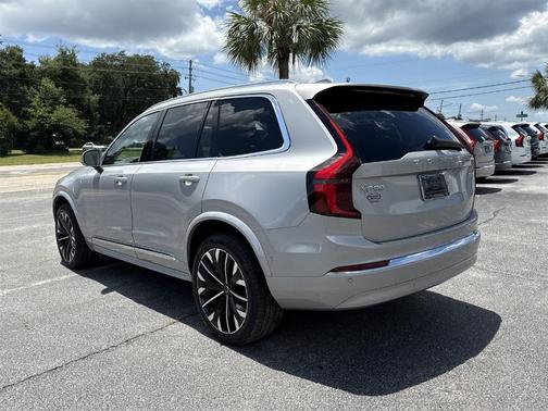 2025 Volvo XC90 Plug-In Hybrid T8 Plus 7-Seater