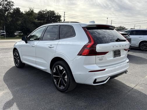 2026 Volvo XC60 Plug-In Hybrid T8 Plus