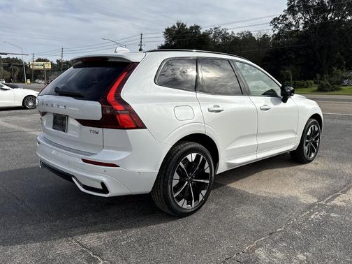 2026 Volvo XC60 Plug-In Hybrid T8 Plus