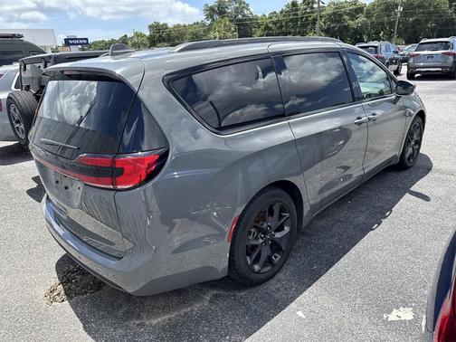 2021 Chrysler Pacifica Touring-L