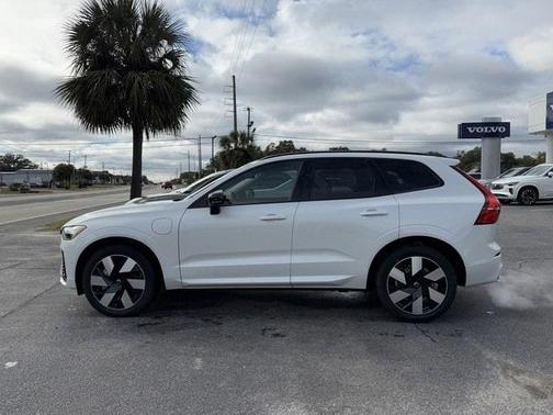 2025 Volvo XC60 Plug-In Hybrid T8 Plus