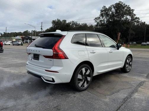 2025 Volvo XC60 Plug-In Hybrid T8 Plus
