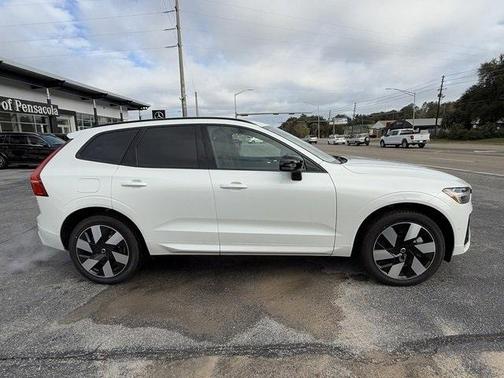 2025 Volvo XC60 Plug-In Hybrid T8 Plus