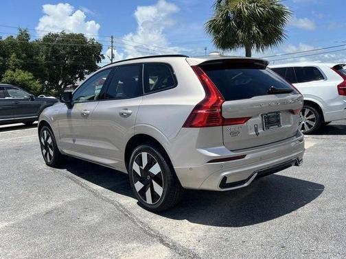 2025 Volvo XC60 Plug-In Hybrid T8 Plus