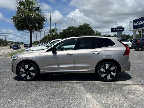 2025 Volvo XC60 Plug-In Hybrid T8 Plus