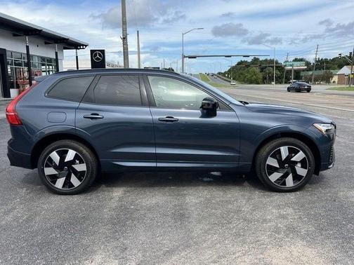 2025 Volvo XC60 Plug-In Hybrid T8 Plus