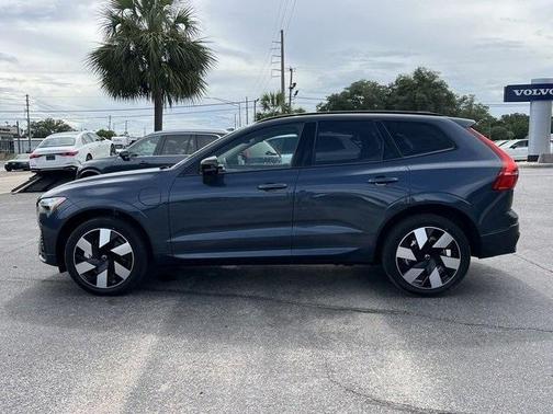 2025 Volvo XC60 Plug-In Hybrid T8 Plus