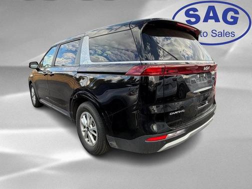 2024 Kia Carnival LX