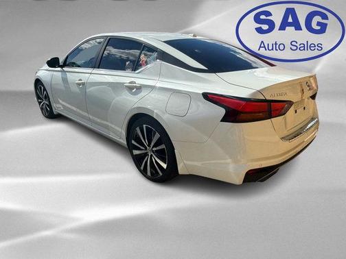 2022 Nissan Altima SR FWD