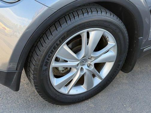 2016 INFINITI QX70 Base