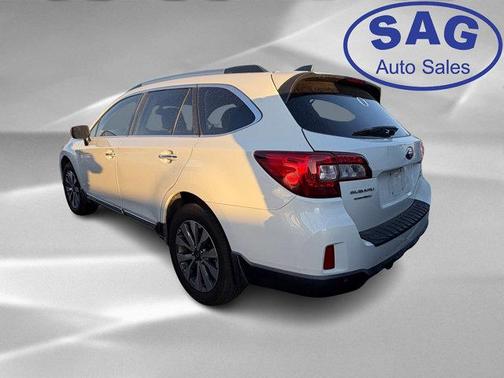 Crystal White Pearl 2017 Subaru Outback 3.6R Touring