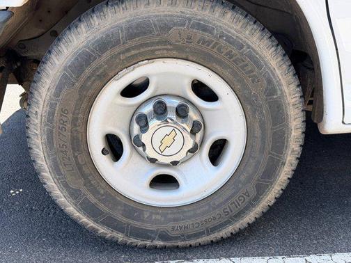 Summit White 2015 Chevrolet Express 3500 LT