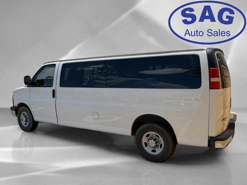 Summit White 2015 Chevrolet Express 3500 LT