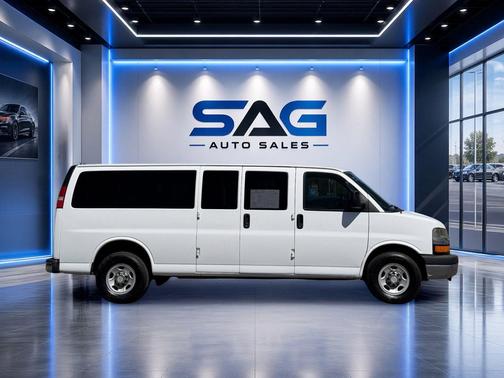 Summit White 2015 Chevrolet Express 3500 LT