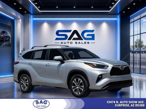 Celestial Silver Metallic 2023 Toyota Highlander XLE