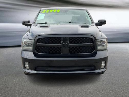 Brilliant Black Crystal Pearlcoat 2018 RAM 1500 Night Crew Cab 4x2 5'7' Box