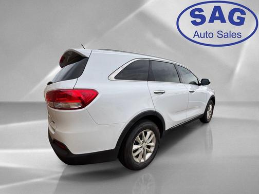 Snow White Pearl 2017 Kia Sorento LX
