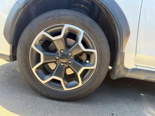 Crystal White Pearl 2015 Subaru XV Crosstrek 2.0i Premium