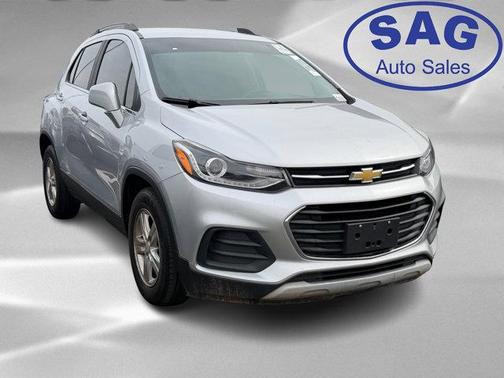 Silver Ice Metallic 2019 Chevrolet Trax LT