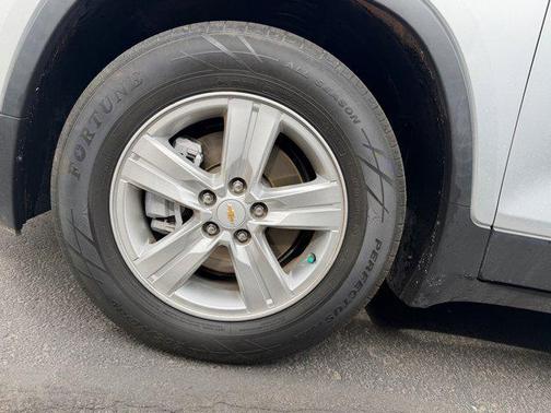 Silver Ice Metallic 2019 Chevrolet Trax LT