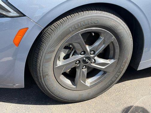 Everlasting Silver 2022 Kia K5 LXS