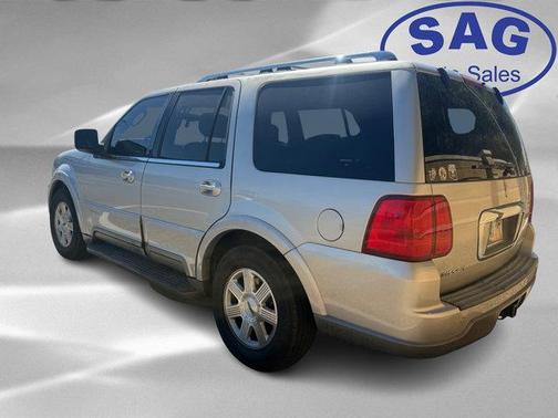 2004 Lincoln Navigator Base