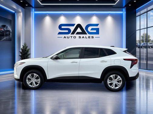 Summit White 2025 Chevrolet Trax LS