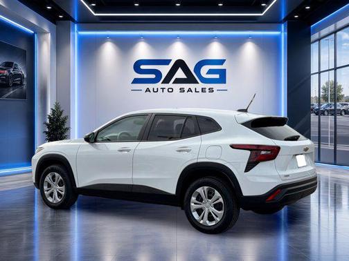 Summit White 2025 Chevrolet Trax LS