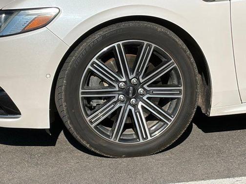 White Platinum Tri-Coat 2017 Lincoln Continental Reserve