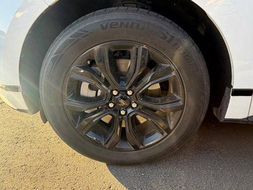 Oxford White 2022 Ford Edge SE