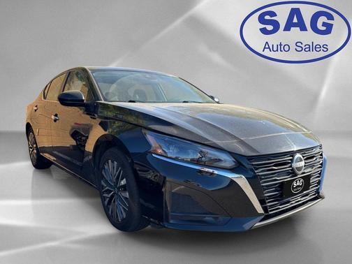 Super Black 2025 Nissan Altima SV FWD