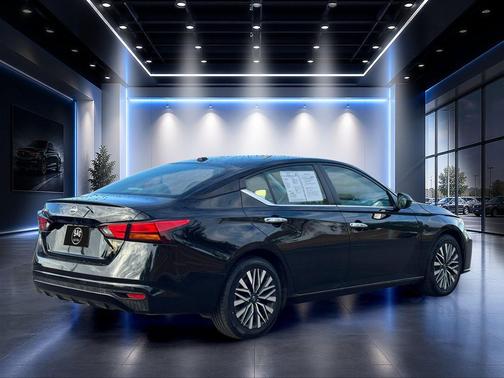 Super Black 2025 Nissan Altima SV FWD