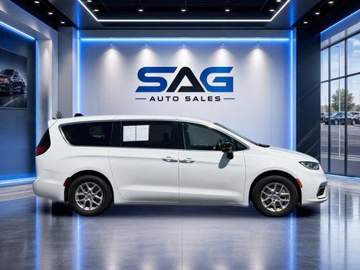 Bright White Clearcoat 2024 Chrysler Pacifica Touring L