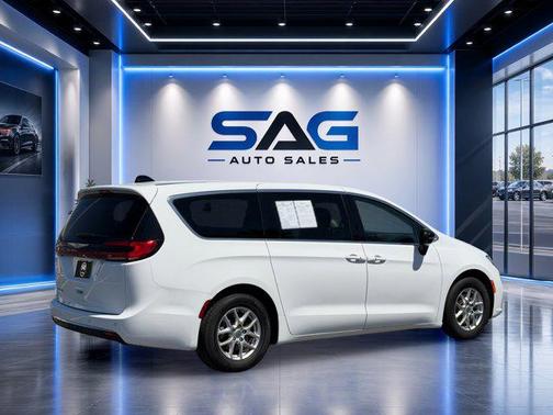 Bright White Clearcoat 2024 Chrysler Pacifica Touring L