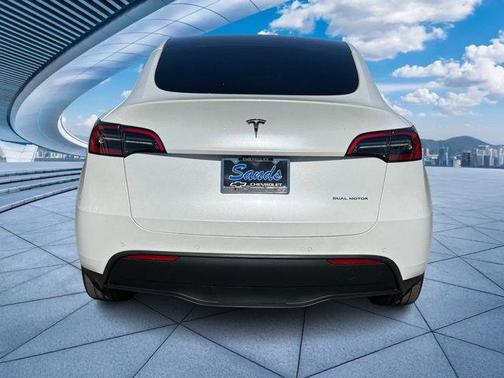 2022 Tesla Model Y Long Range Dual Motor All-Wheel Drive