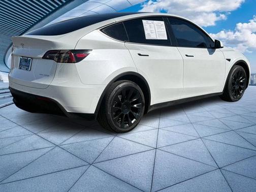 2022 Tesla Model Y Long Range Dual Motor All-Wheel Drive