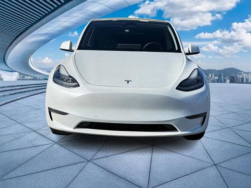 2022 Tesla Model Y Long Range Dual Motor All-Wheel Drive