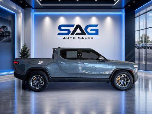 LA Silver 2022 Rivian R1T Adventure