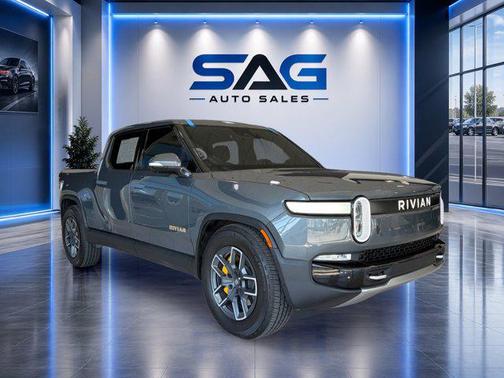 LA Silver 2022 Rivian R1T Adventure