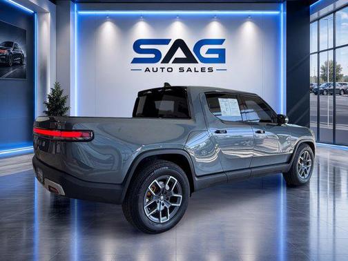 LA Silver 2022 Rivian R1T Adventure