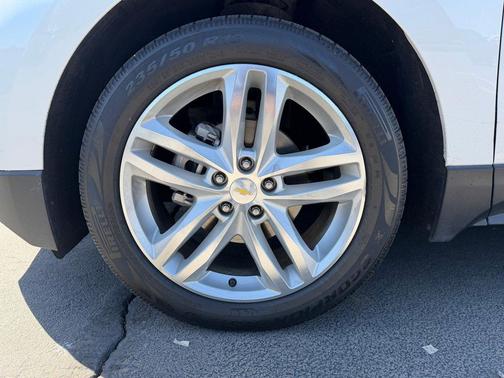 Iridescent Pearl Tricoat 2018 Chevrolet Equinox Premier
